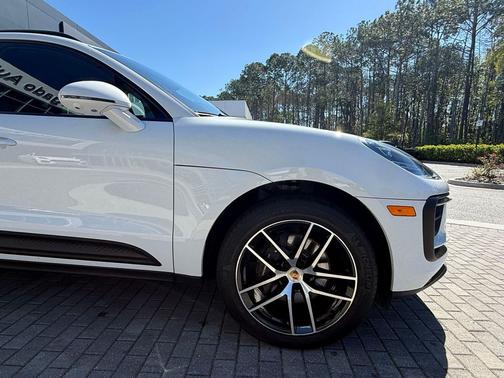 2024 Porsche Macan Base