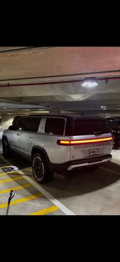 LA Silver 2025 Rivian R1S Adventure Dual Motor Standard Pack