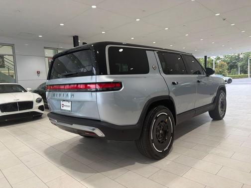 LA Silver 2025 Rivian R1S Adventure Dual Motor Standard Pack