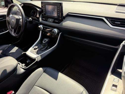 2021 Toyota RAV4 Hybrid XLE Premium