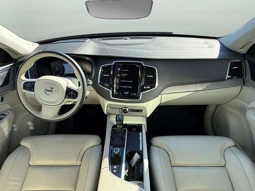 2022 Volvo XC90 T6 Inscription