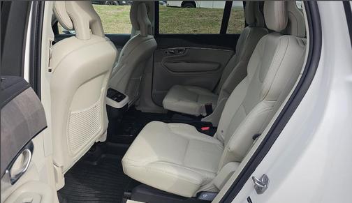 2022 Volvo XC90 T6 Inscription