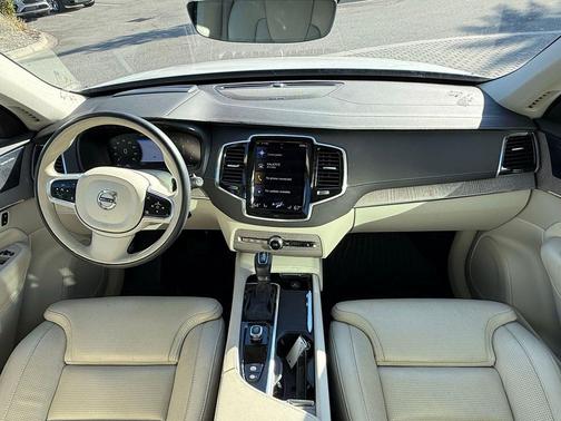 2022 Volvo XC90 T6 Inscription