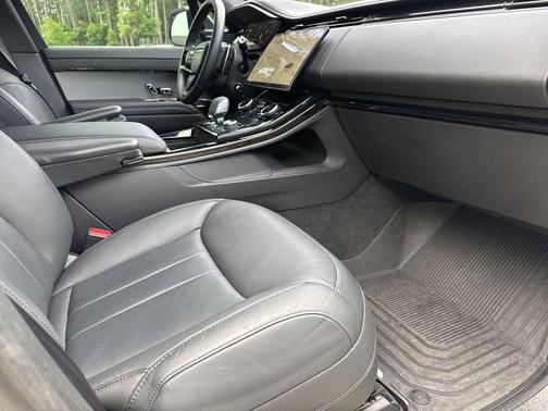 Fuji White 2023 Land Rover Range Rover Sport SE