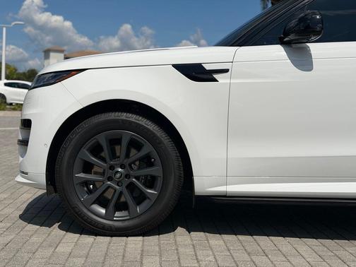 Fuji White 2023 Land Rover Range Rover Sport SE