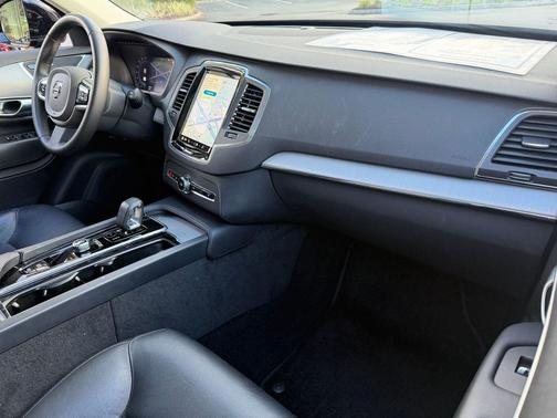 2024 Volvo XC90 B5 Core Bright Theme