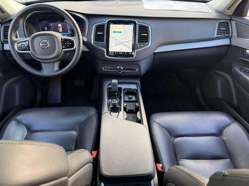 2024 Volvo XC90 B5 Core Bright Theme