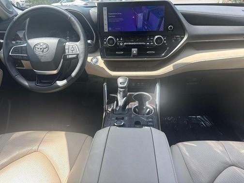 Wind Chill Pearl 2023 Toyota Highlander Limited