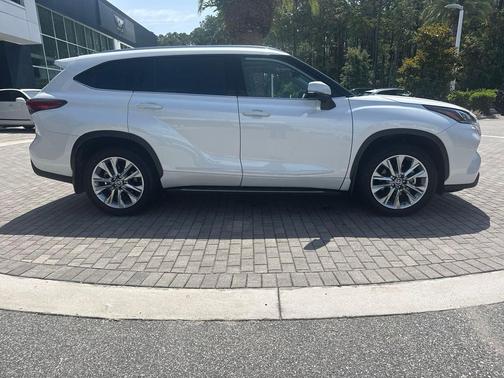 Wind Chill Pearl 2023 Toyota Highlander Limited