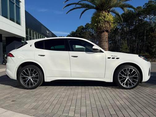 2026 Maserati Grecale Modena