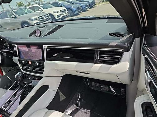 2023 Porsche Macan Base