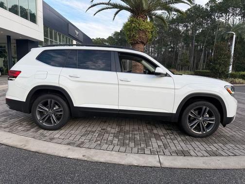 2022 Volkswagen Atlas 3.6L SE w/Technology