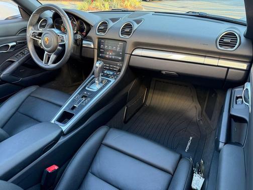 2022 Porsche 718 Boxster T