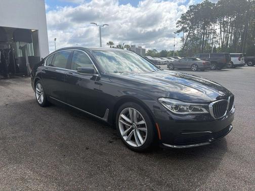 Black Sapphire Metallic 2019 BMW 750 I