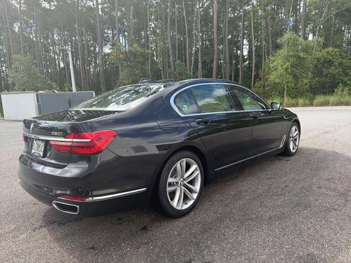 Black Sapphire Metallic 2019 BMW 750 I