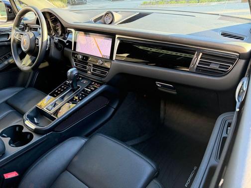 2024 Porsche Macan Base (PDK)