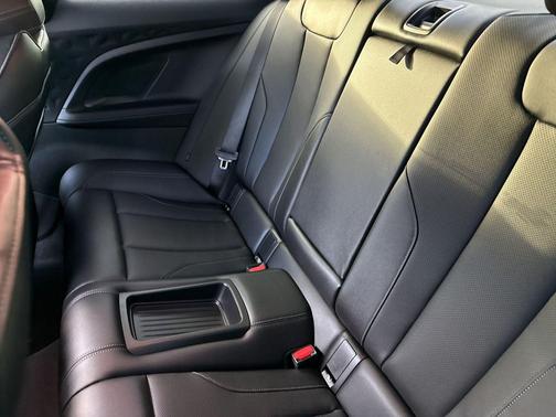 2023 BMW 230 i