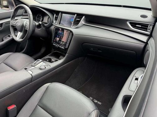 2024 INFINITI QX50 LUXE