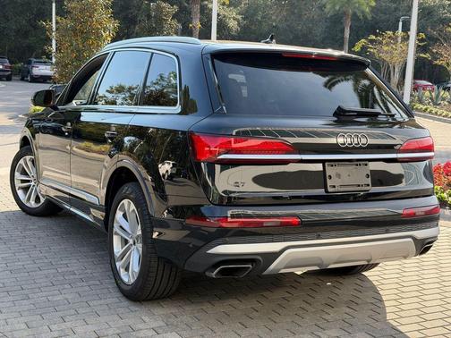 2025 Audi Q7 55 Premium Plus