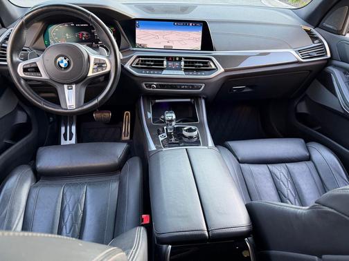 2022 BMW X5 M50i