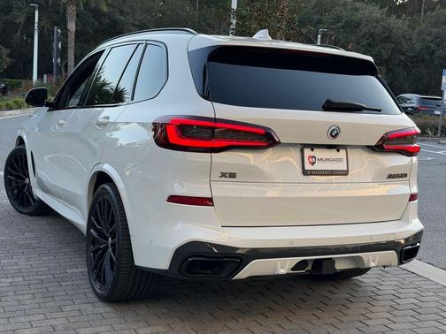2022 BMW X5 M50i