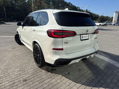 2022 BMW X5 M50i