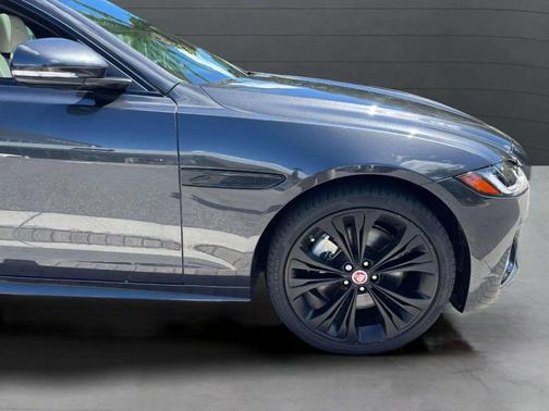 2022 Jaguar XF R-Dynamic SE P300 AWD Automatic