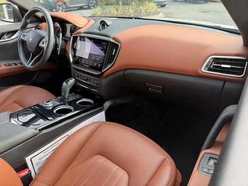 2022 Maserati Ghibli Modena Q4