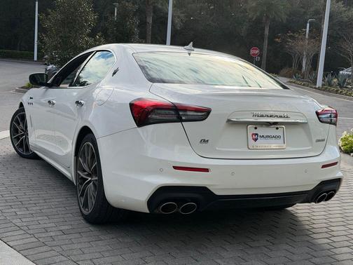 2022 Maserati Ghibli Modena Q4