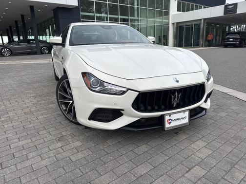 2022 Maserati Ghibli Modena Q4