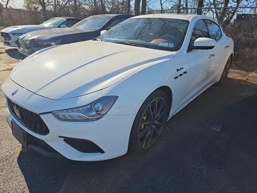 2022 Maserati Ghibli Modena Q4