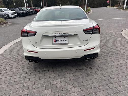2022 Maserati Ghibli Modena Q4