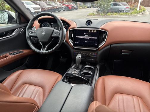 2022 Maserati Ghibli Modena Q4