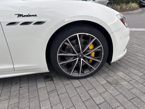 2022 Maserati Ghibli Modena Q4