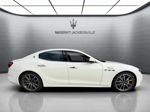 2022 Maserati Ghibli Modena Q4