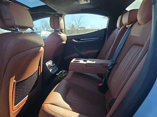 2022 Maserati Ghibli Modena Q4