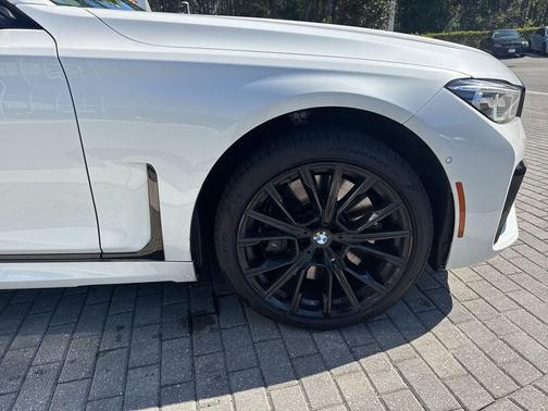 2022 BMW 750 i xDrive