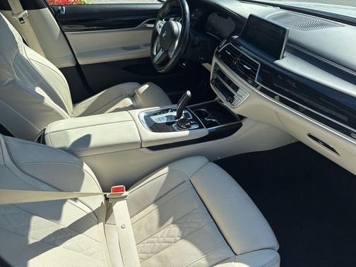 2022 BMW 750 i xDrive