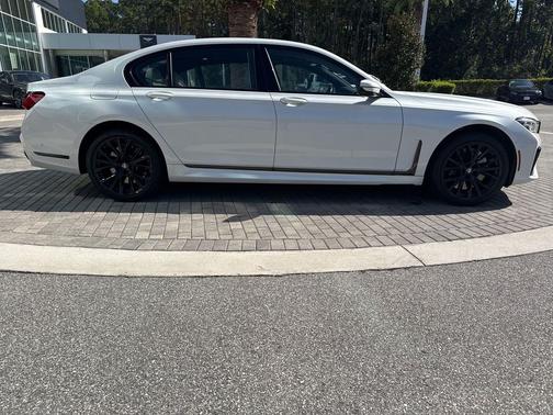 2022 BMW 750 i xDrive