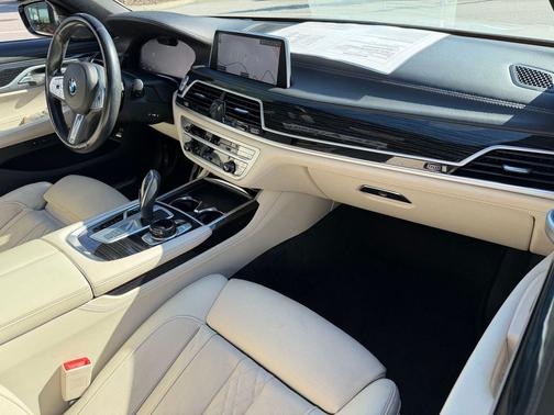 2022 BMW 750 i xDrive