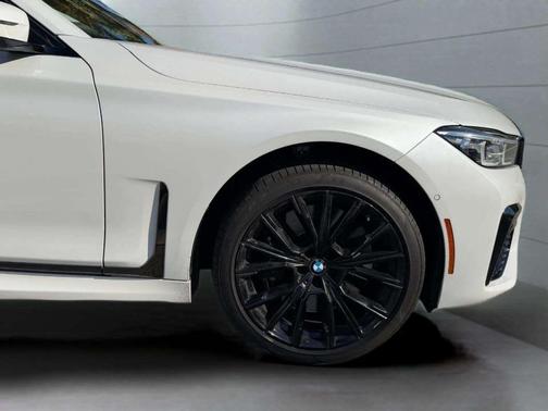 2022 BMW 750 i xDrive