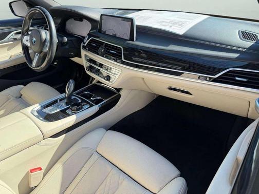 2022 BMW 750 i xDrive