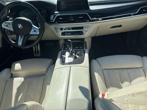 2022 BMW 750 i xDrive