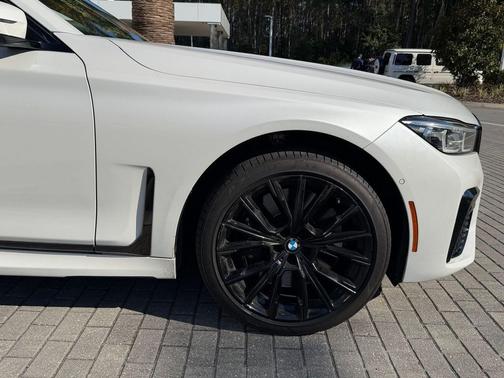 2022 BMW 750 i xDrive