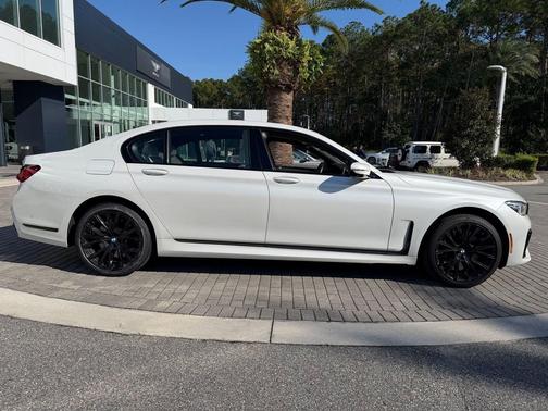 2022 BMW 750 i xDrive