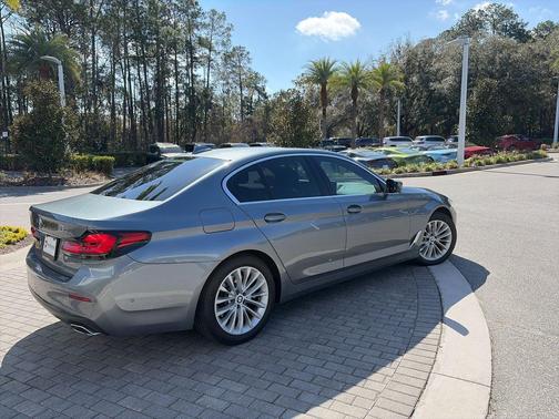 2021 BMW 530 530i