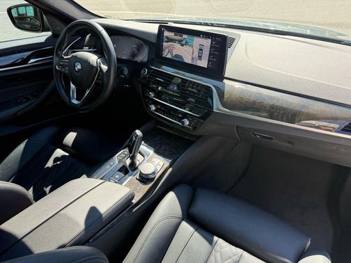 2021 BMW 530 530i