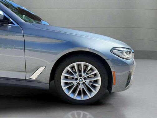 2021 BMW 530 530i