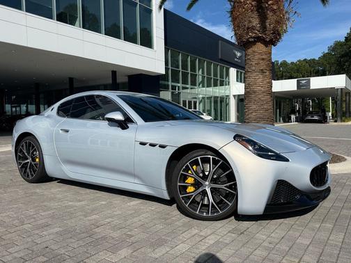 bianco astro metallic 2025 Maserati GranTurismo Base