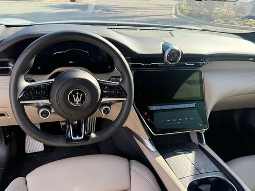 bianco astro metallic 2025 Maserati GranTurismo Base